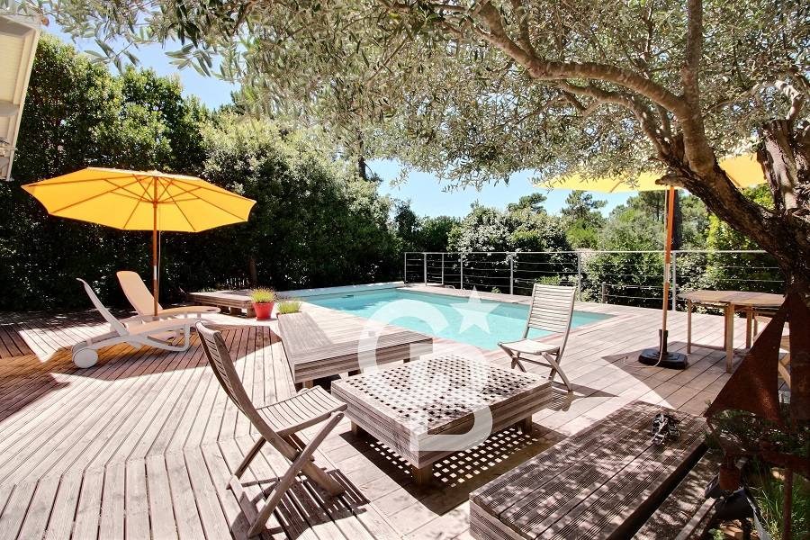 Location villa - 3 chambres et 6 personnes - piscine - Le Canon