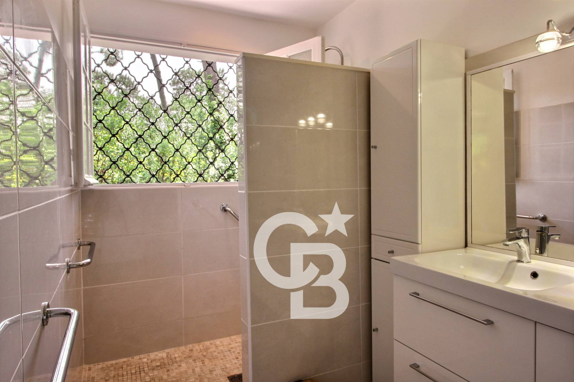 Location villa 5 chambres - Piraillan