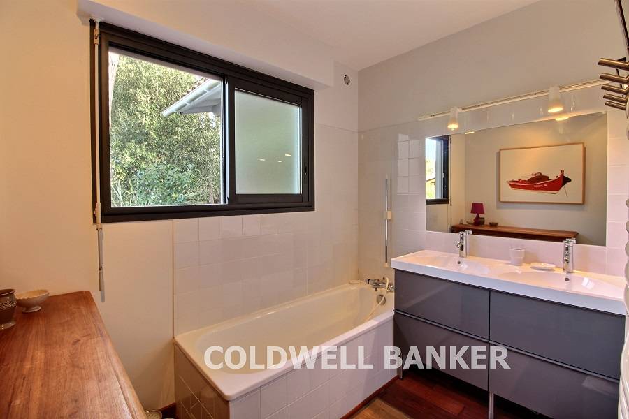 Location villa - 3 chambres et 6 personnes - piscine - Le Canon