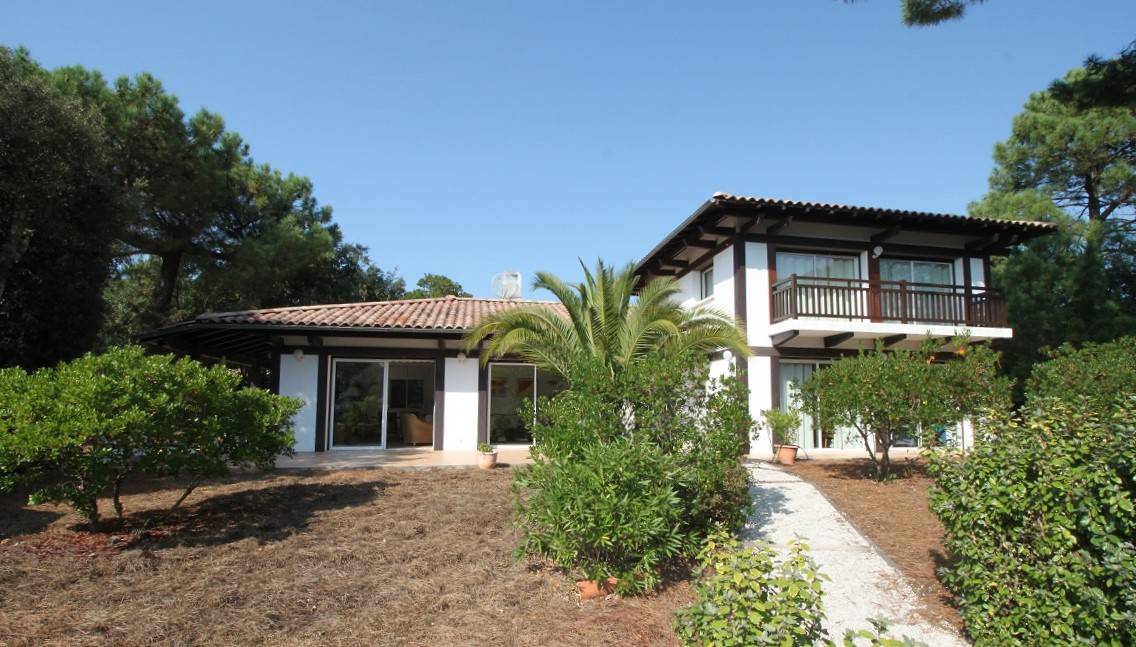 location saisonnière maison avec piscine cercle de voile du pyla