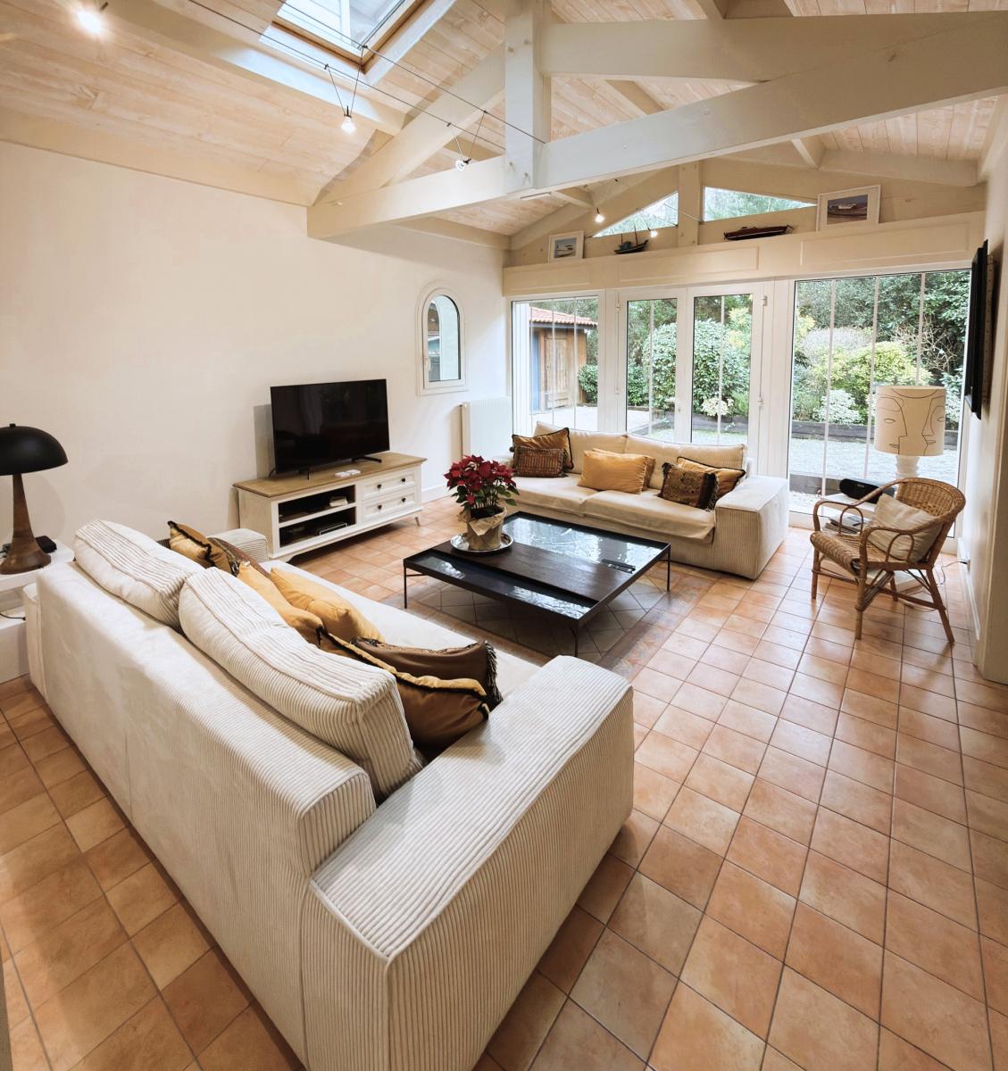 Charmante villa 4 chambres et jardin, sur les hauteurs du Moulleau /cercle de Voile