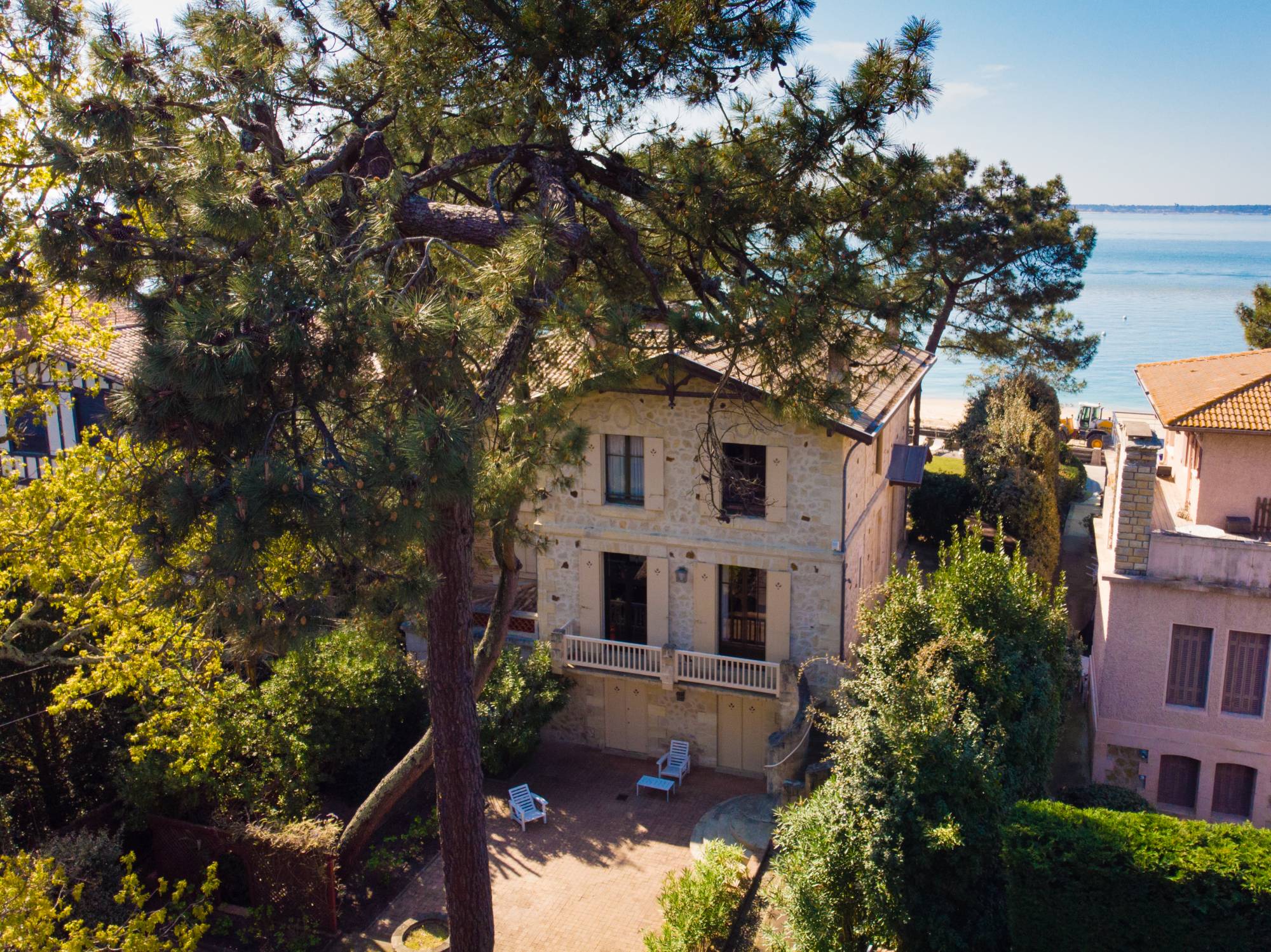 villa de prestige en front de mer arcachon plage