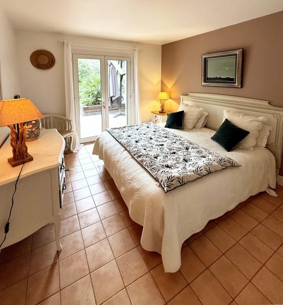 Charmante villa 4 chambres et jardin, sur les hauteurs du Moulleau /cercle de Voile