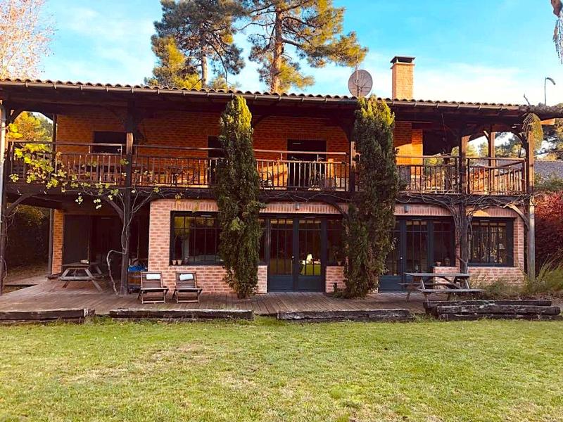 Location Villa - 6 chambres et 12 couchages - Piraillan