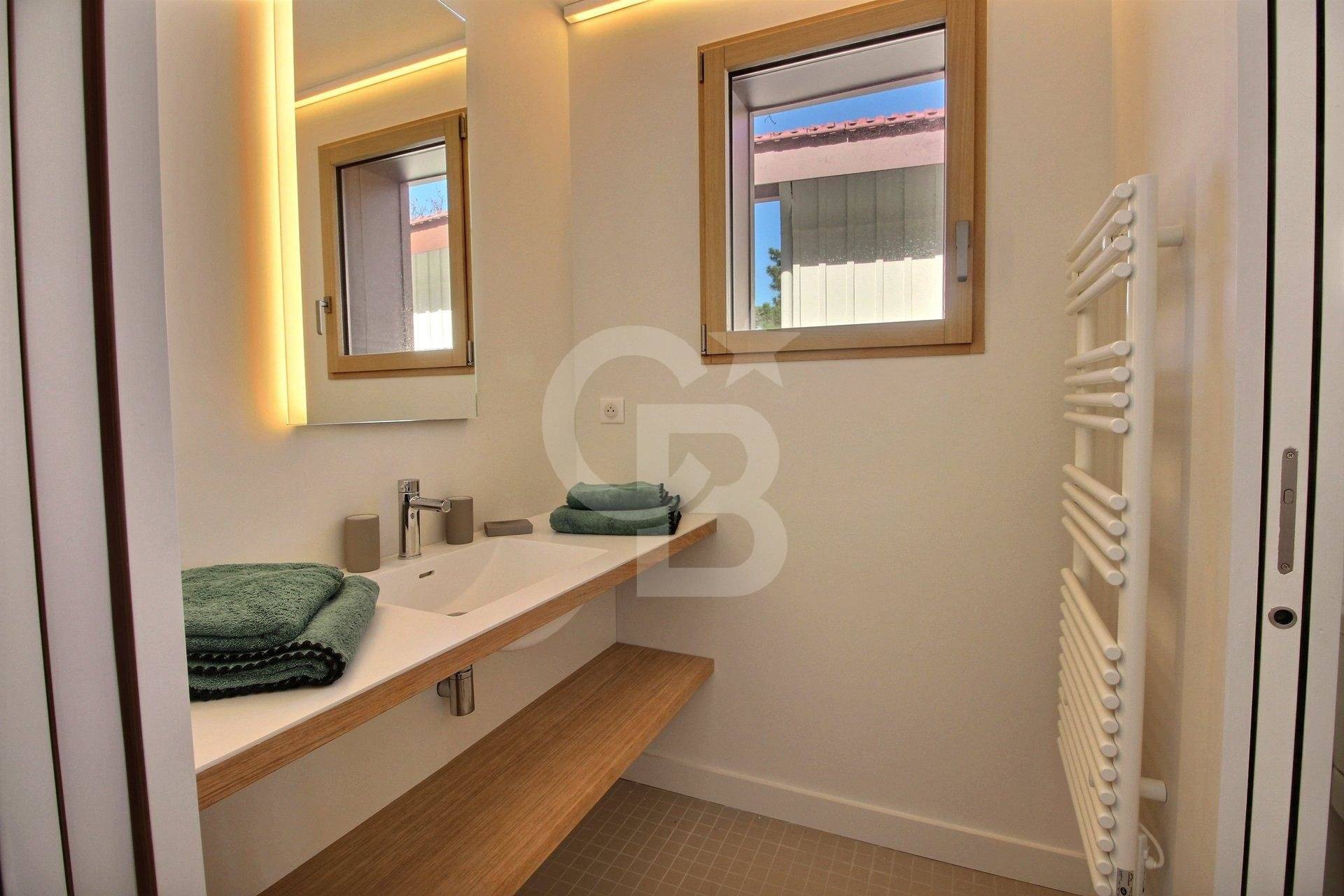 Location villa 4 chambres sur les hauteurs du Canon